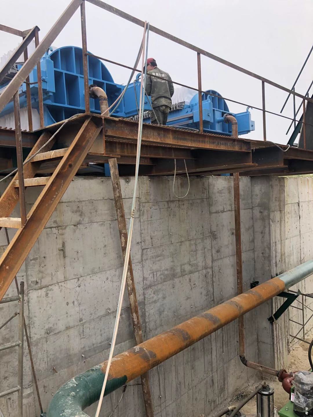 洗沙壓濾機(jī)進(jìn)料泵和壓濾機(jī)管道連接